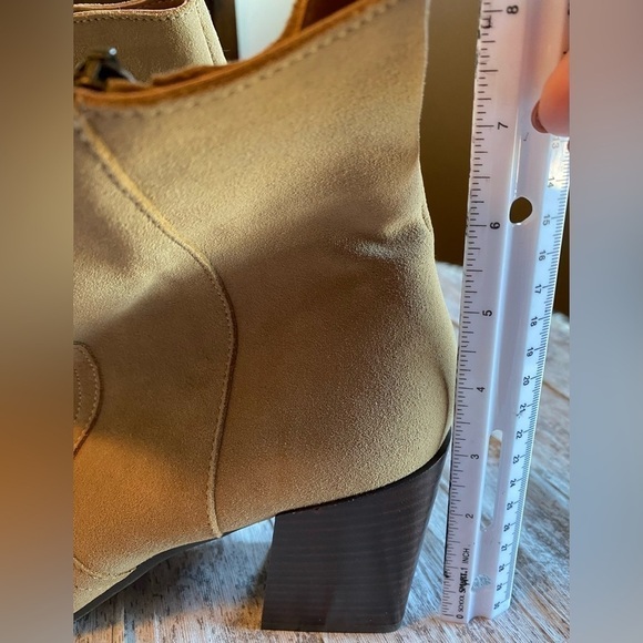 NEW w/o box Blondo Taupe Waterproof Suede Sadie Ankle Boots Women's Size 11 B - Picture 11 of 11